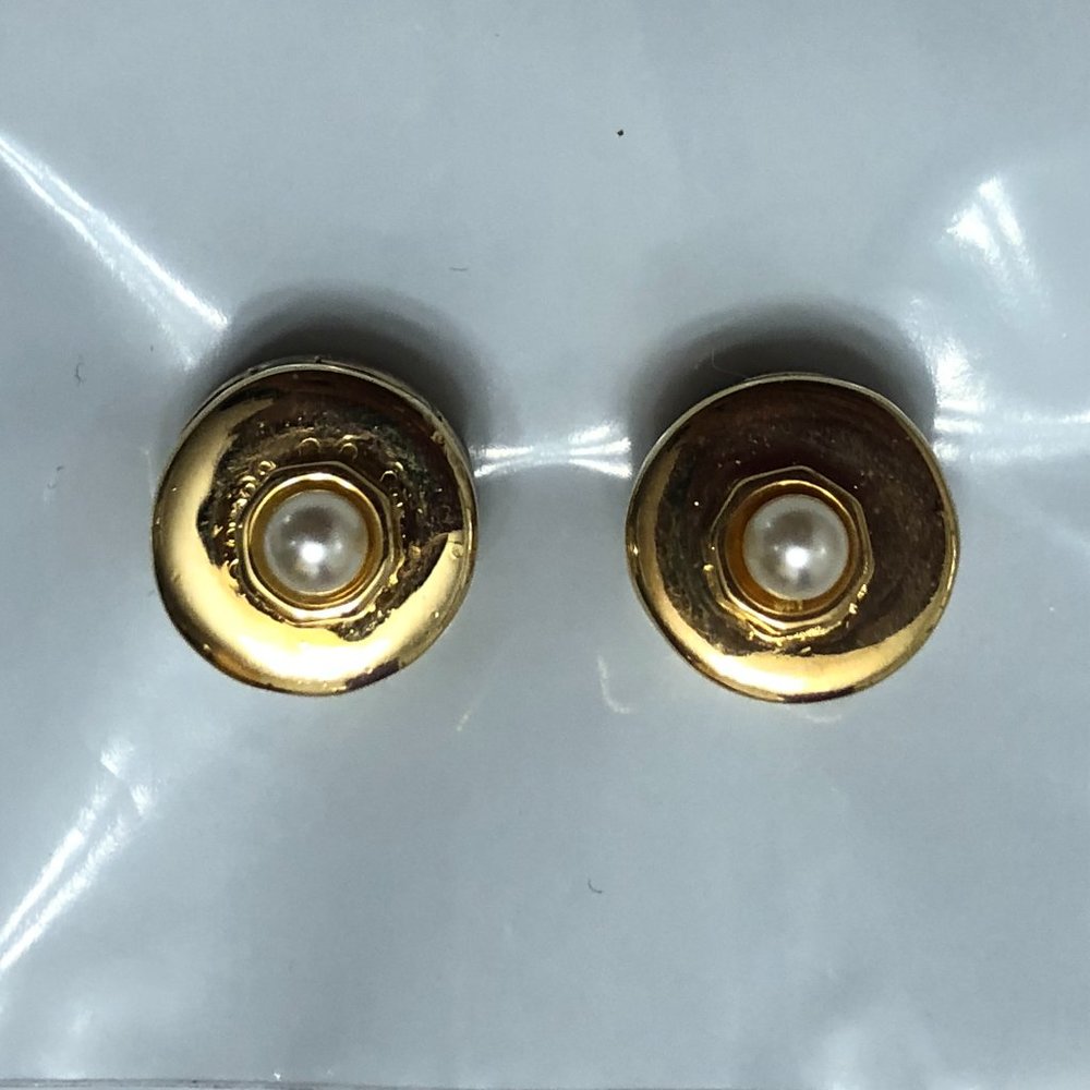 Maria Francesca Pepe - Circle hinge huggie pearl earrings - Never Worn